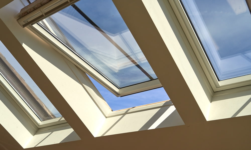 raam in huis open