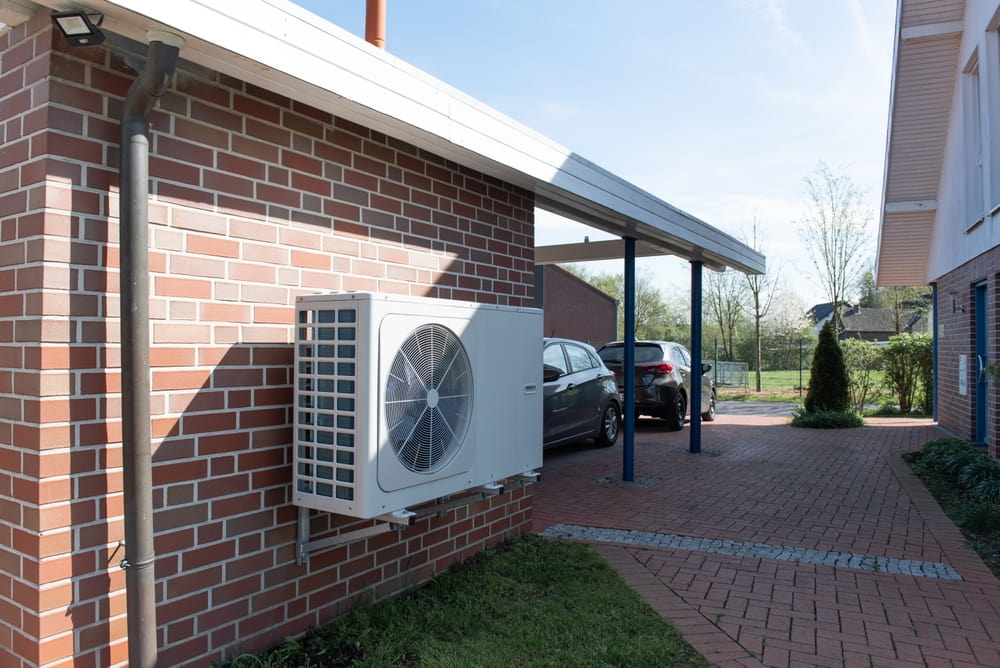 buitenunit aan de muur