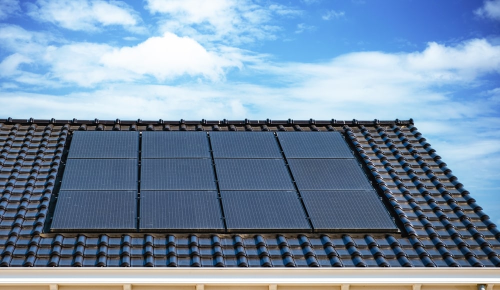 Zonnepanelen op dak van woning